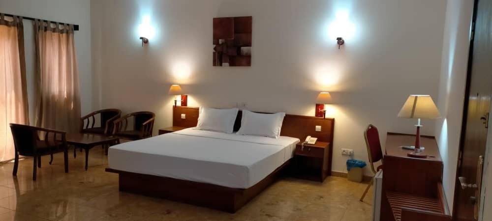 Hotel Marbella ロメ エクステリア 写真